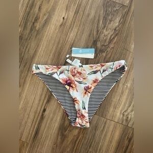 NWT CUPSHE Reversible Floral and Striped swimming suit bottoms Sz medium